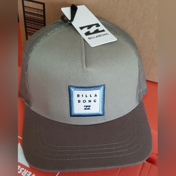 Billabond Stacked Trucker Snapback Hat *NWT* - Picture 1 of 7